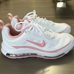 Nike Air Women’s sneakers in white and pink